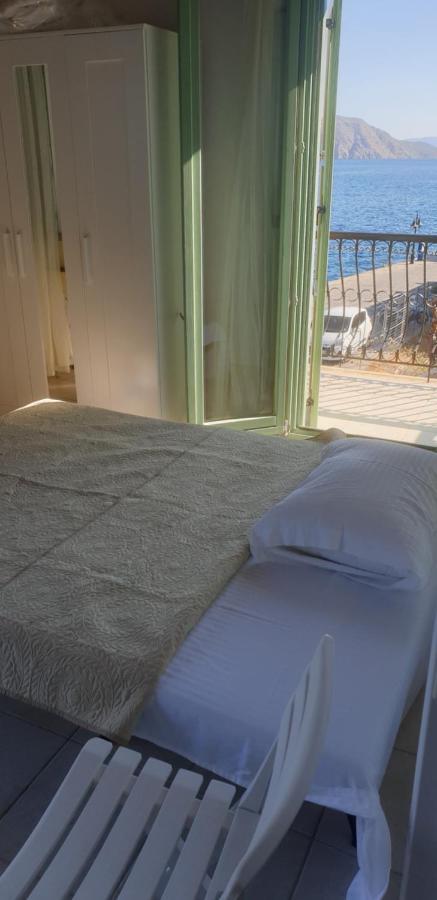 Danezis Sea Stars Villas Sými Esterno foto