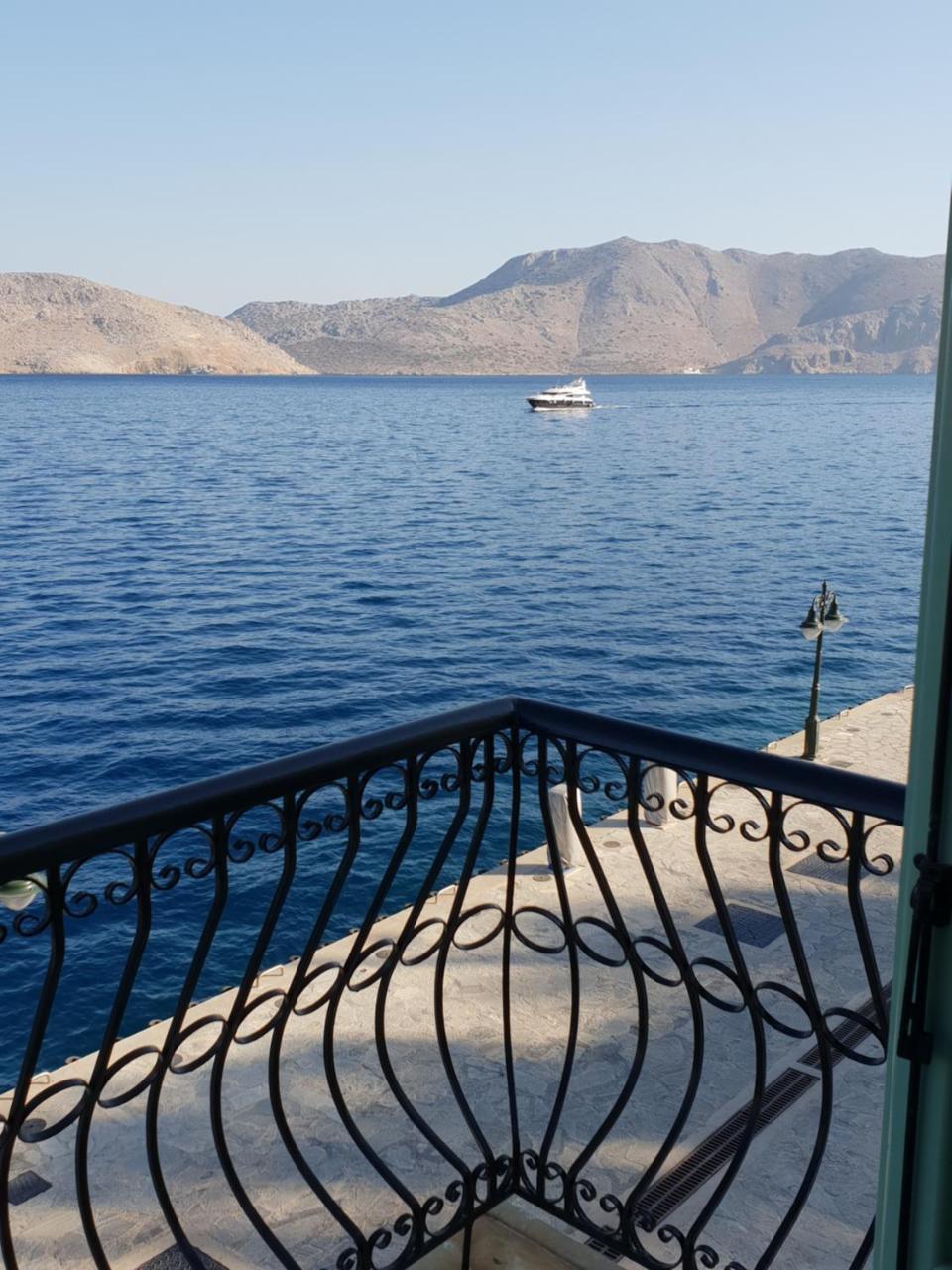 Danezis Sea Stars Villas Sými Esterno foto