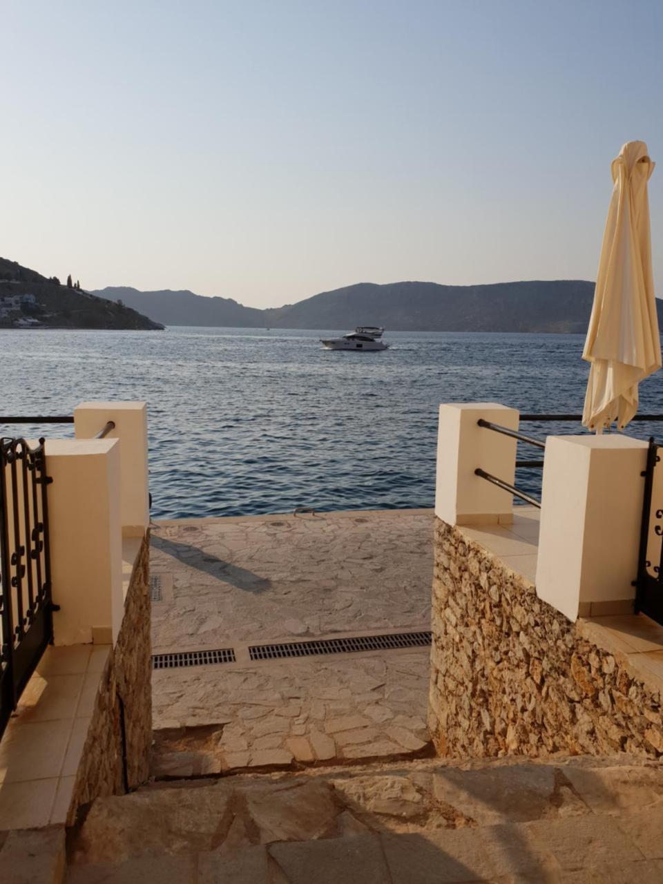 Danezis Sea Stars Villas Sými Esterno foto